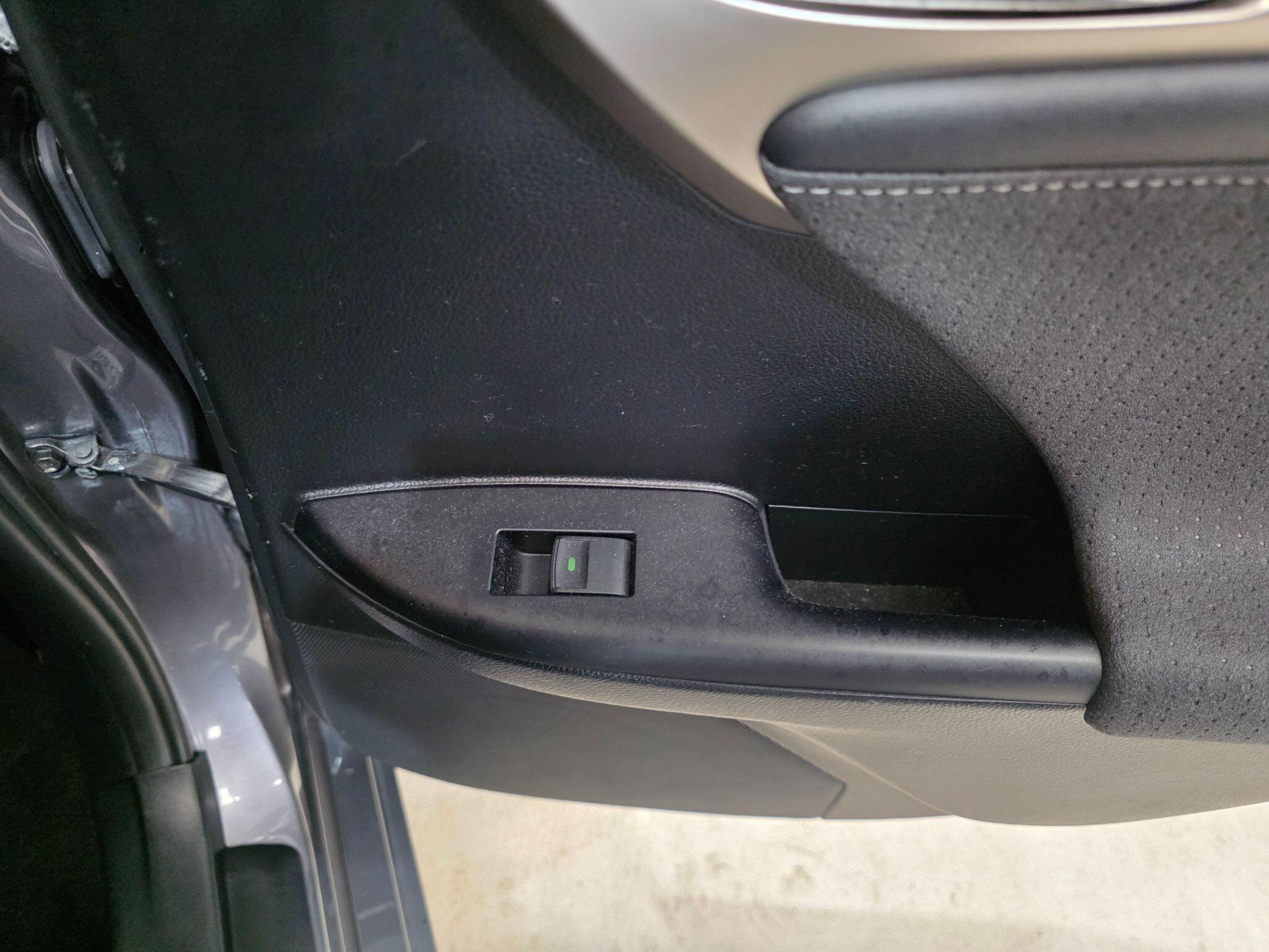 Lexus CT view 19
