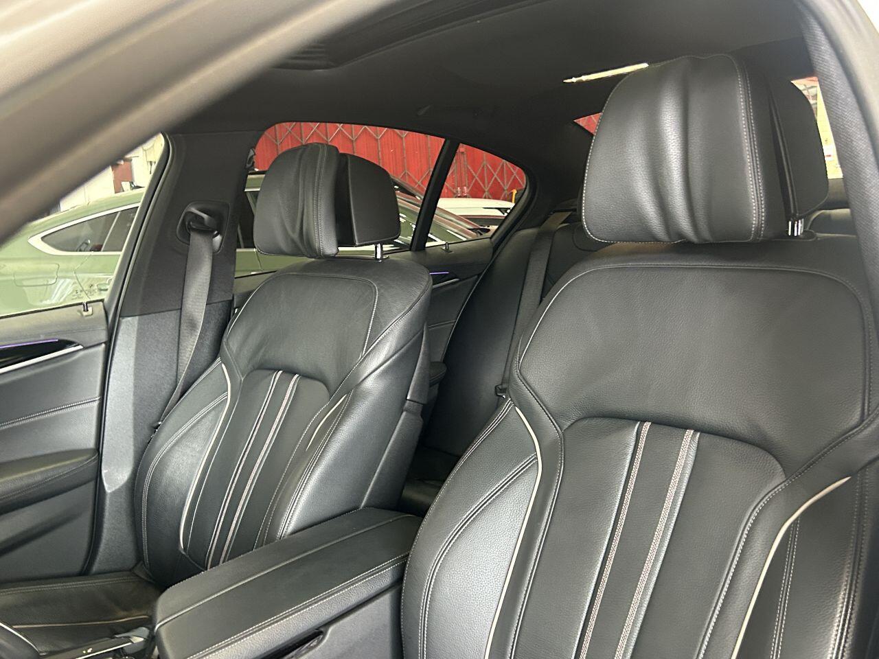 BMW 5 Series view 43