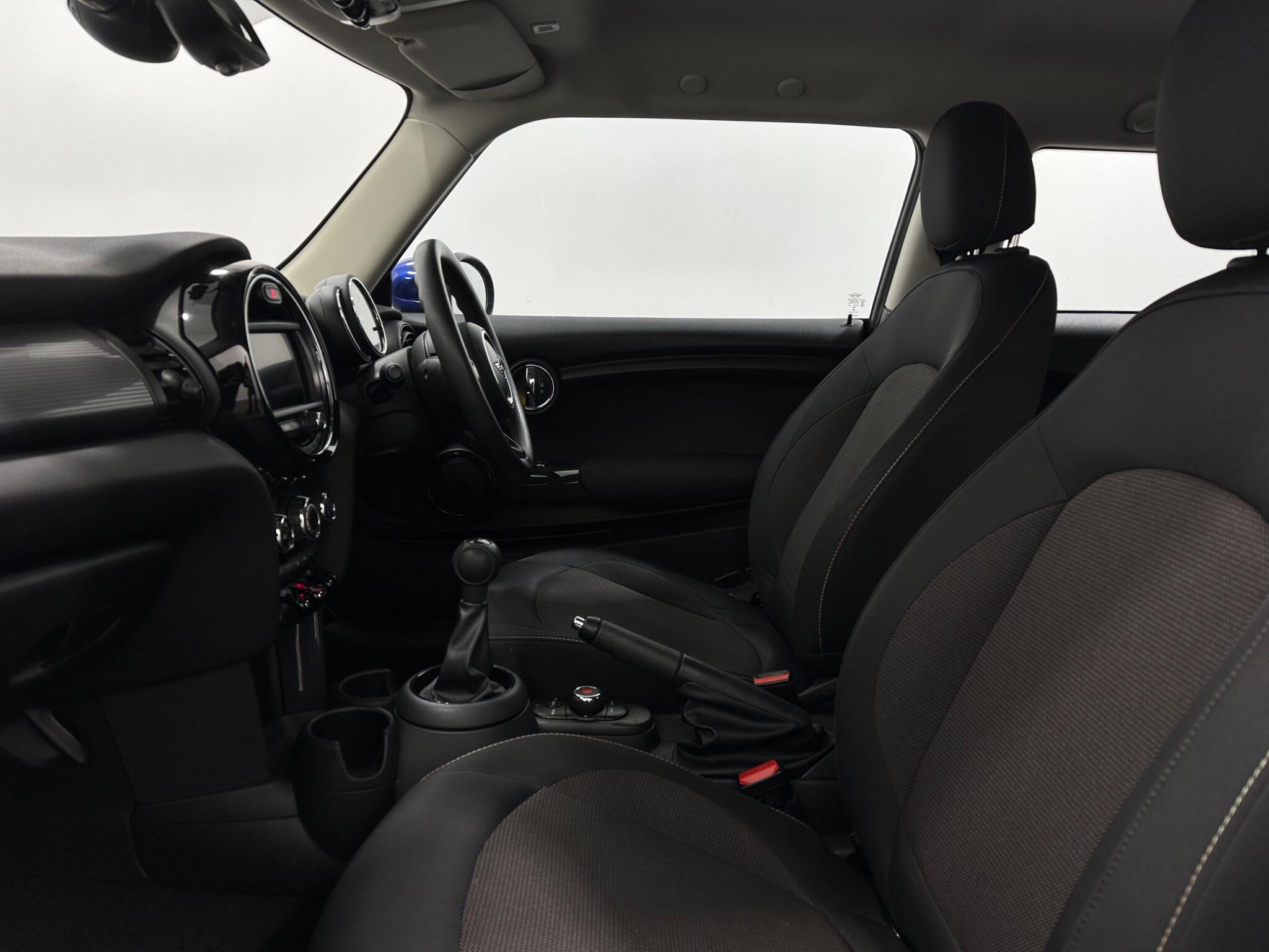 Mini Hatch view 33