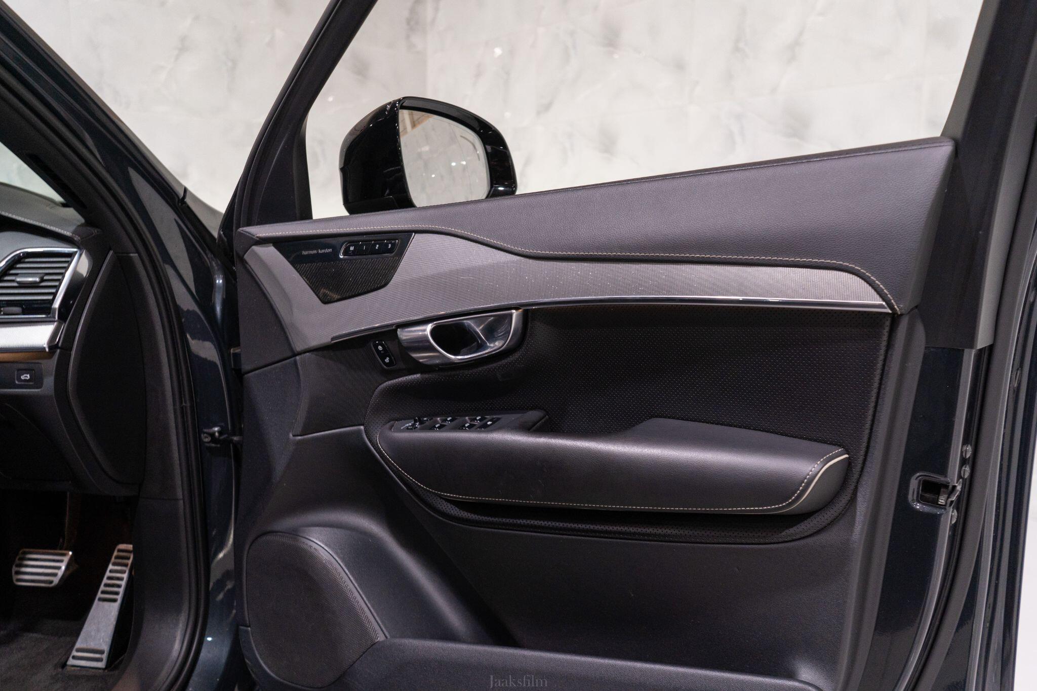Volvo XC90 view 22