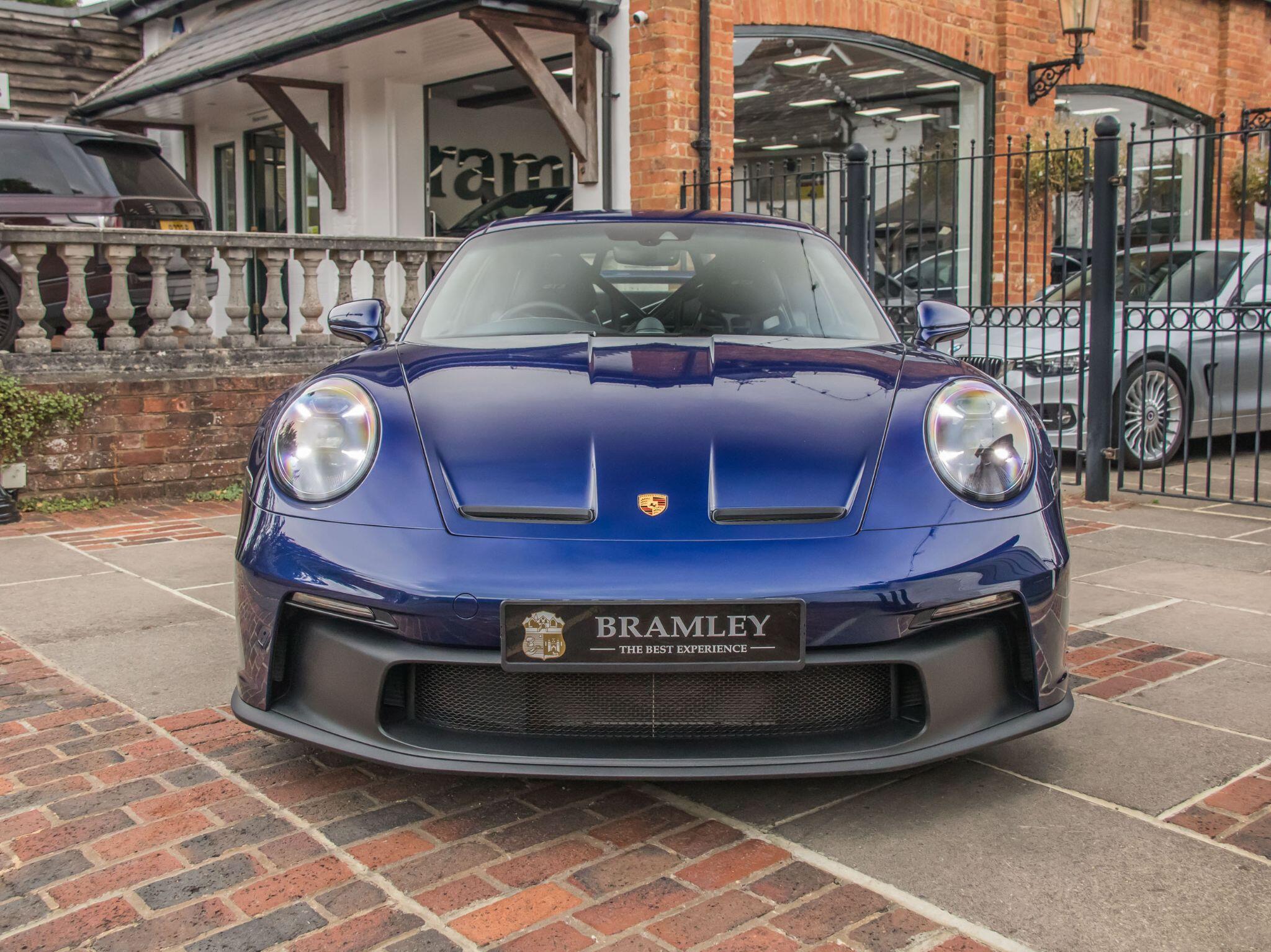 Porsche 911 view 6
