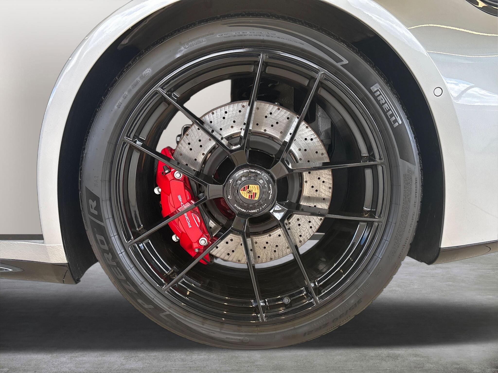 Porsche 911 view 17