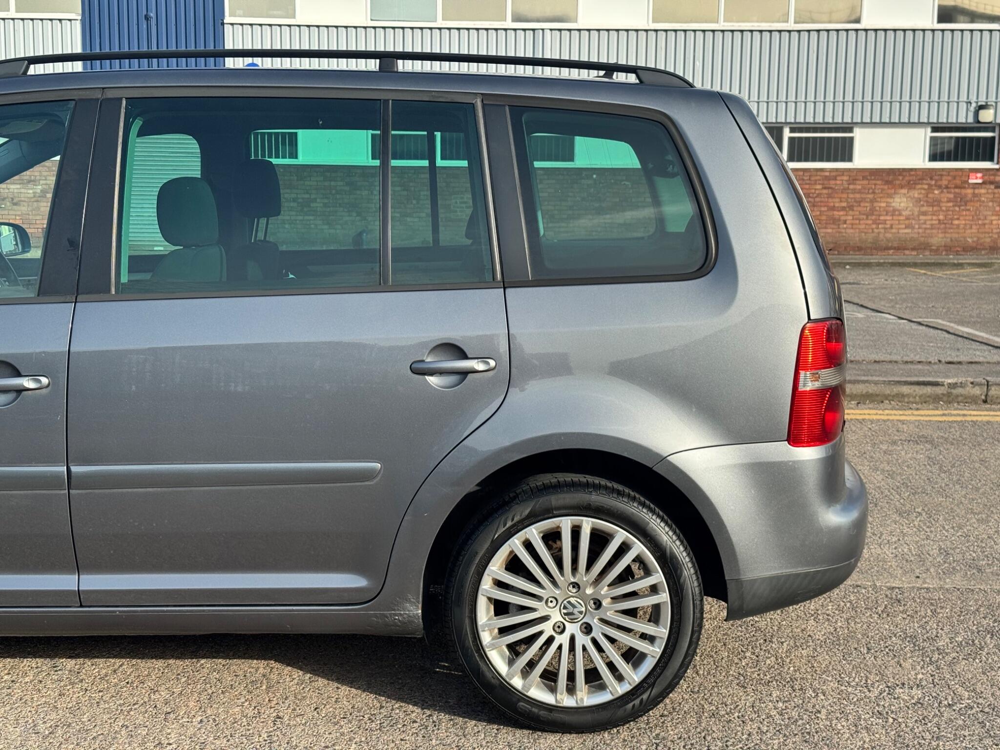 Volkswagen Touran view 40