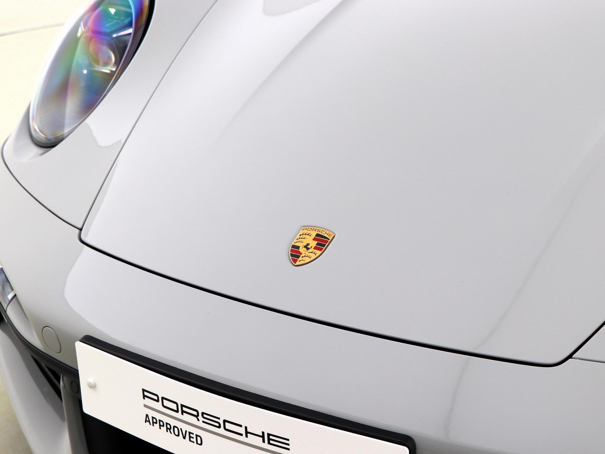 Porsche 911 view 14