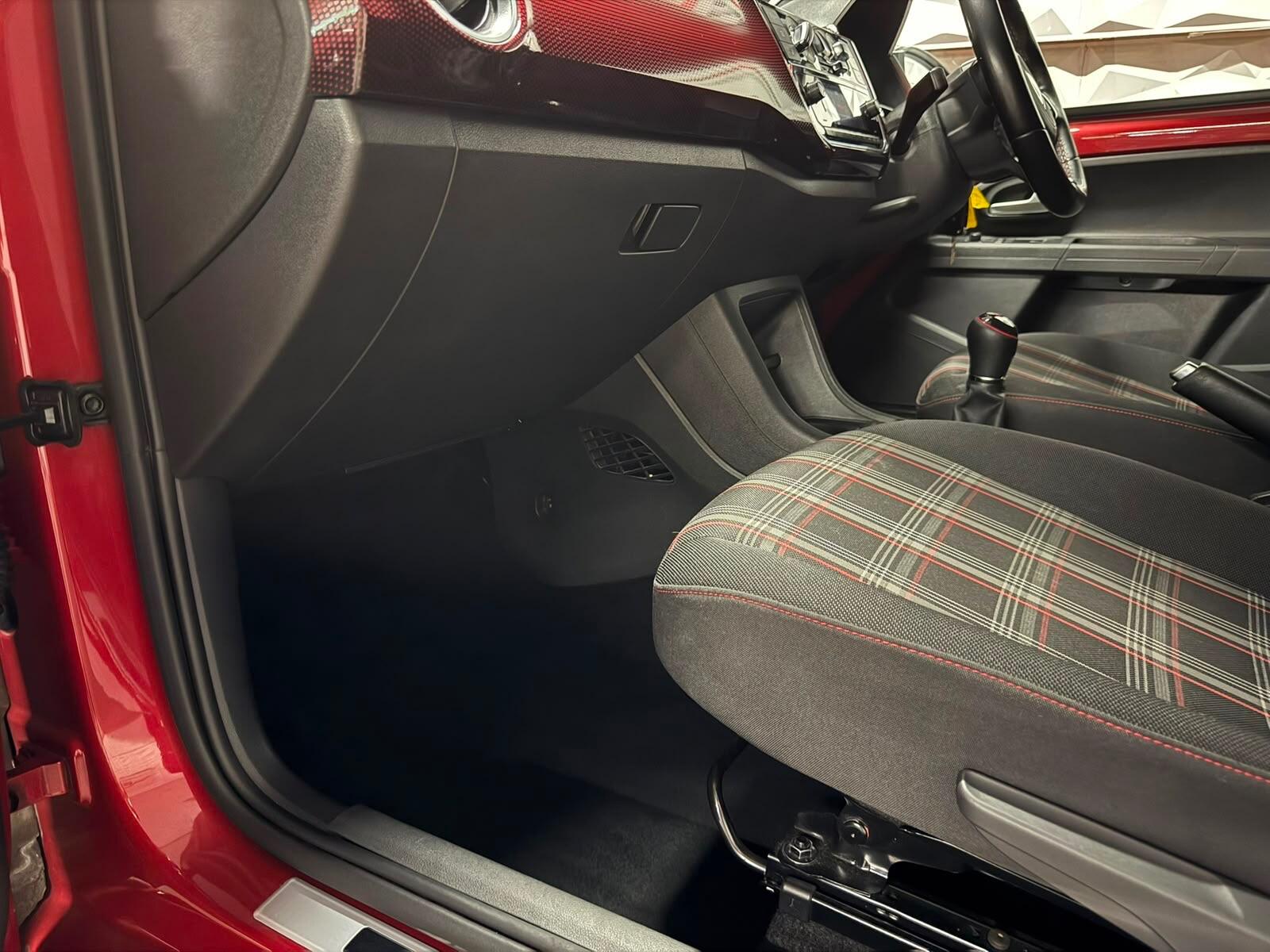 Volkswagen Up! view 19