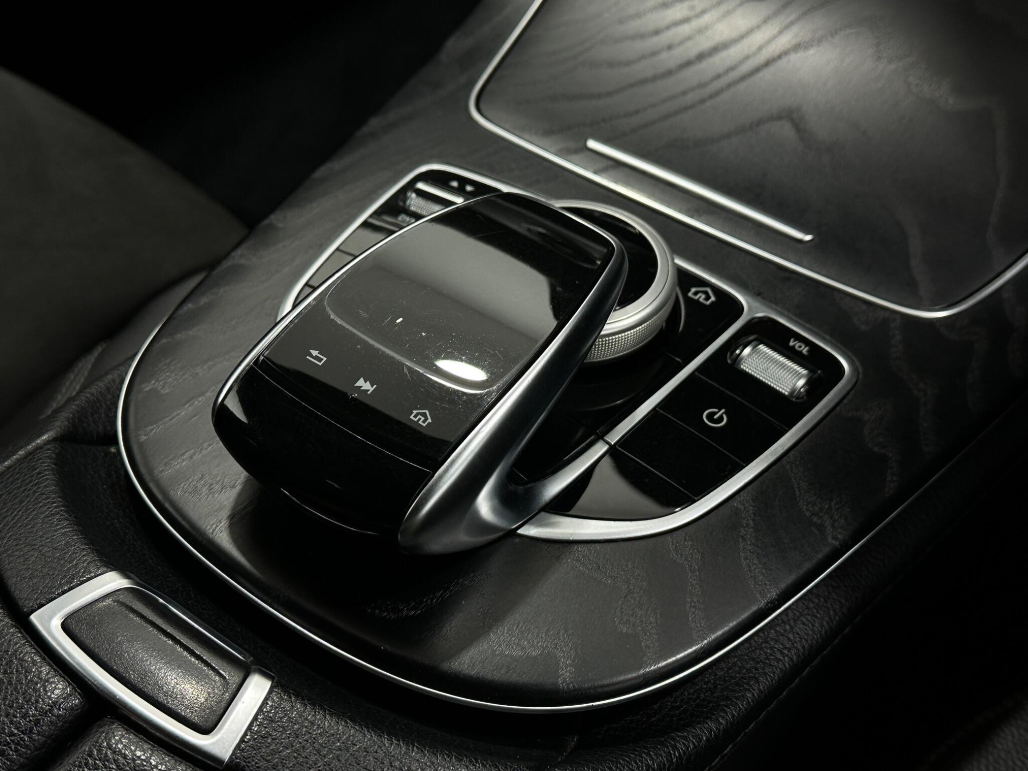 Mercedes-Benz E-Class view 22