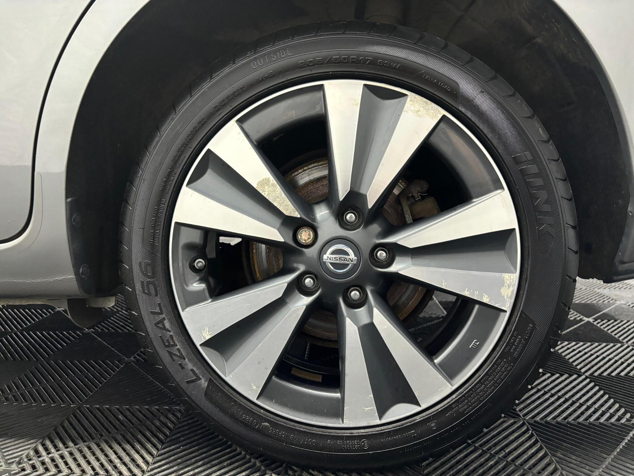 Nissan Pulsar view 26