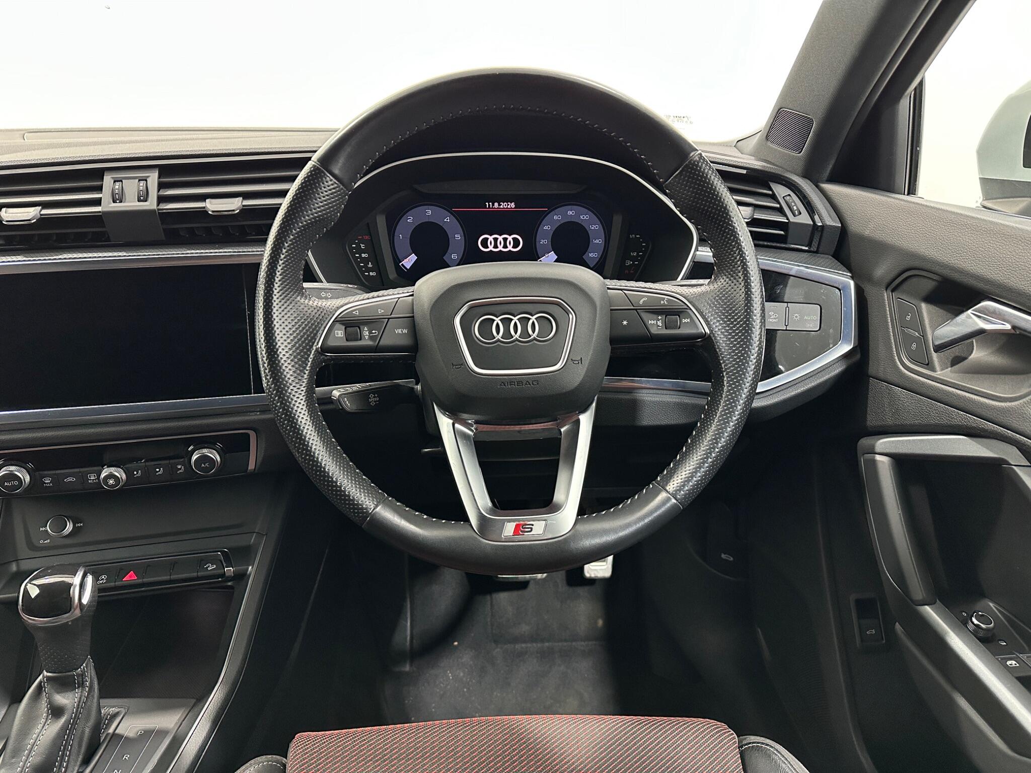 Audi Q3 view 13