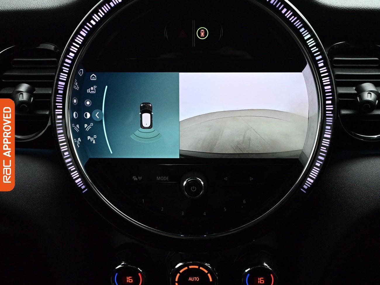 Mini Hatch view 18