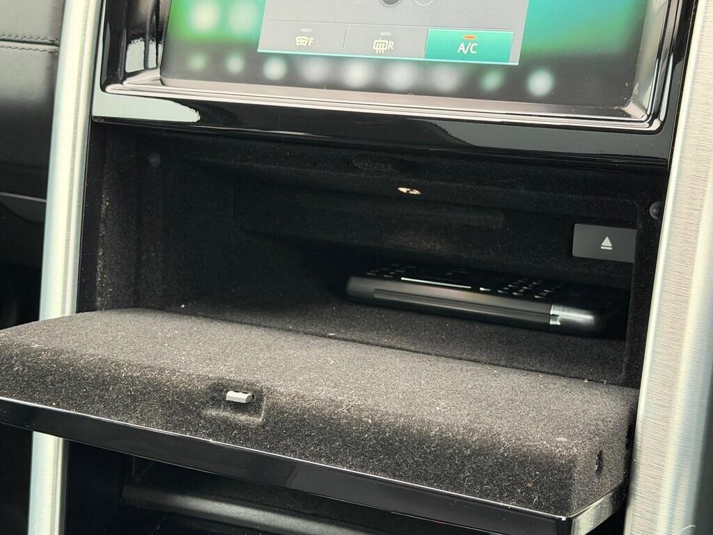 Land Rover Discovery view 45