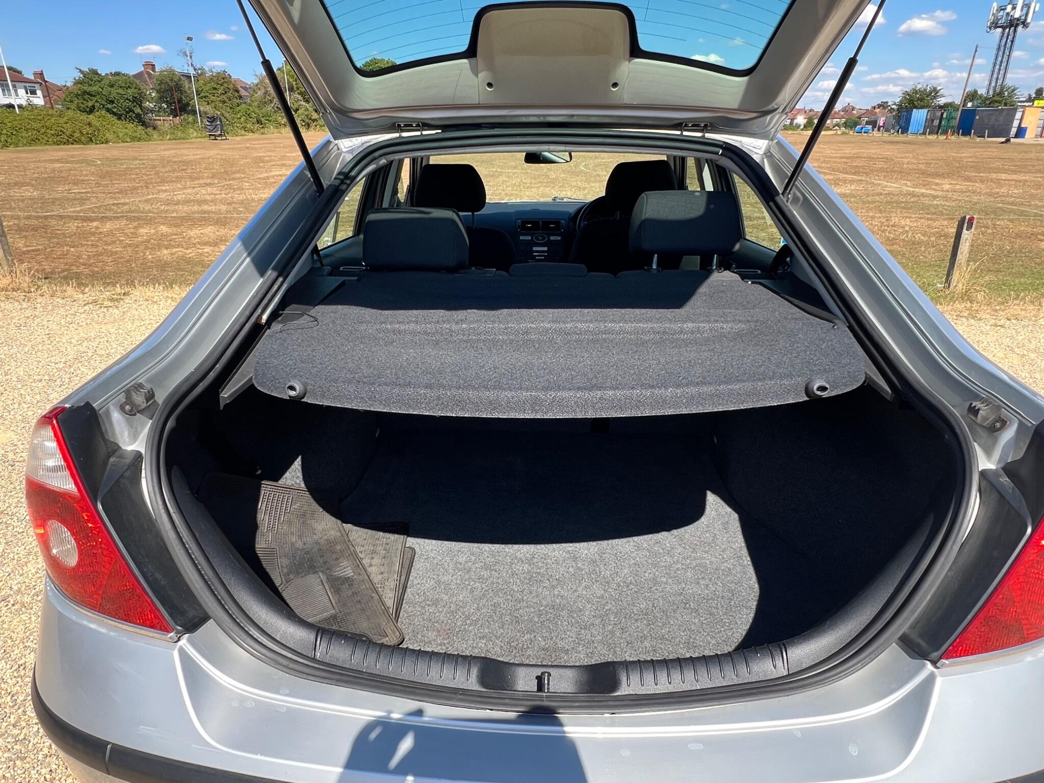 Ford Mondeo view 28