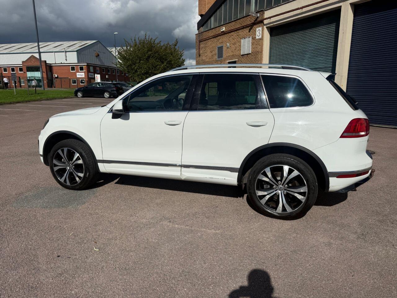 Volkswagen Touareg view 21