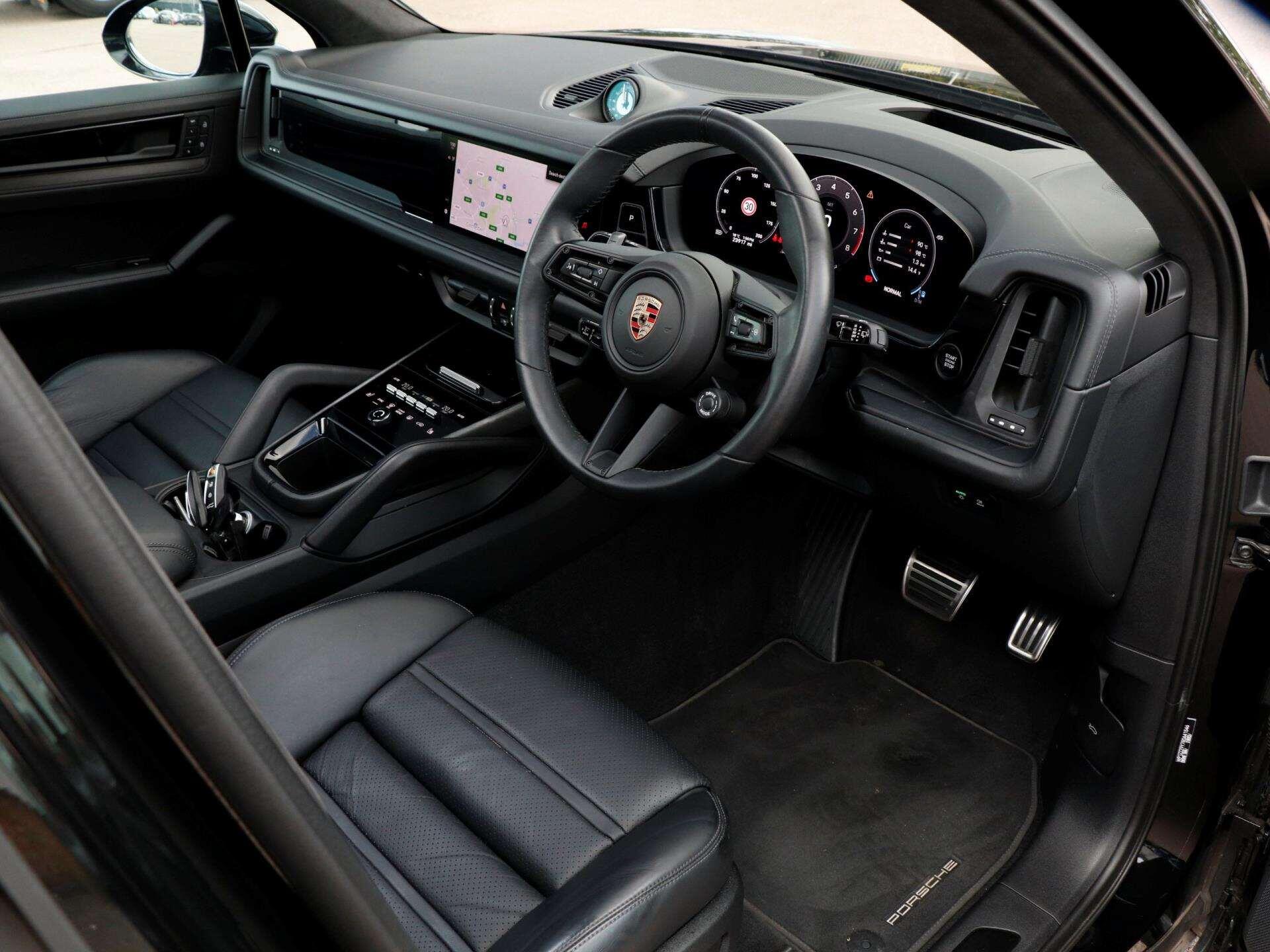 Porsche Cayenne view 10
