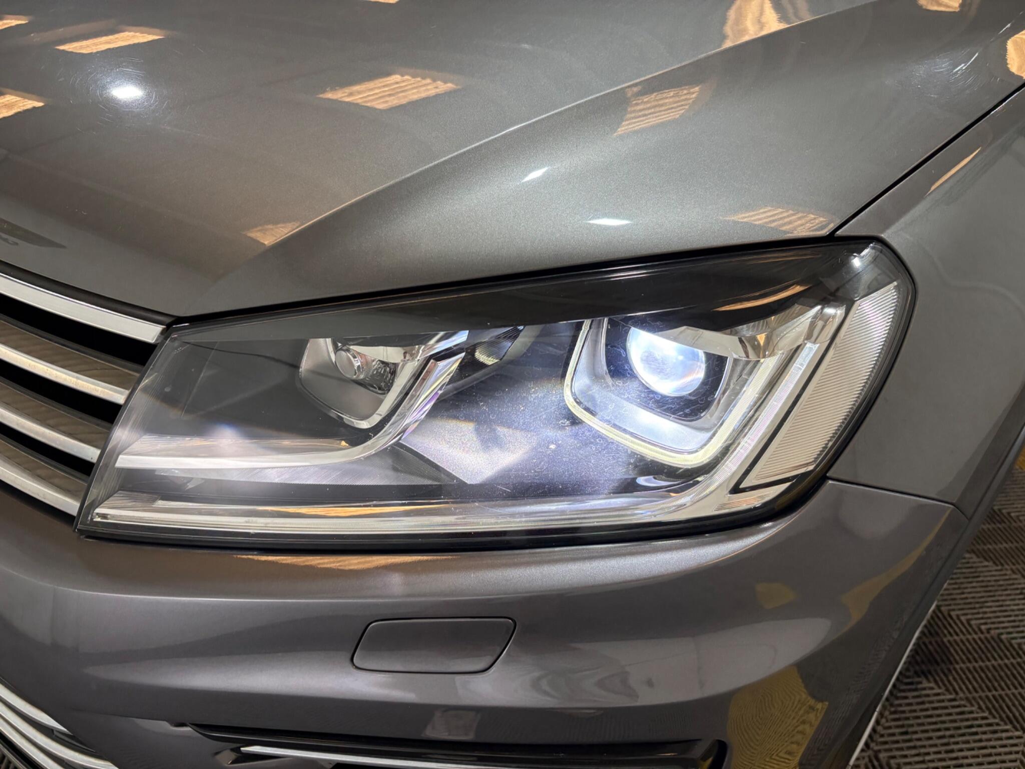 Volkswagen Touareg view 55