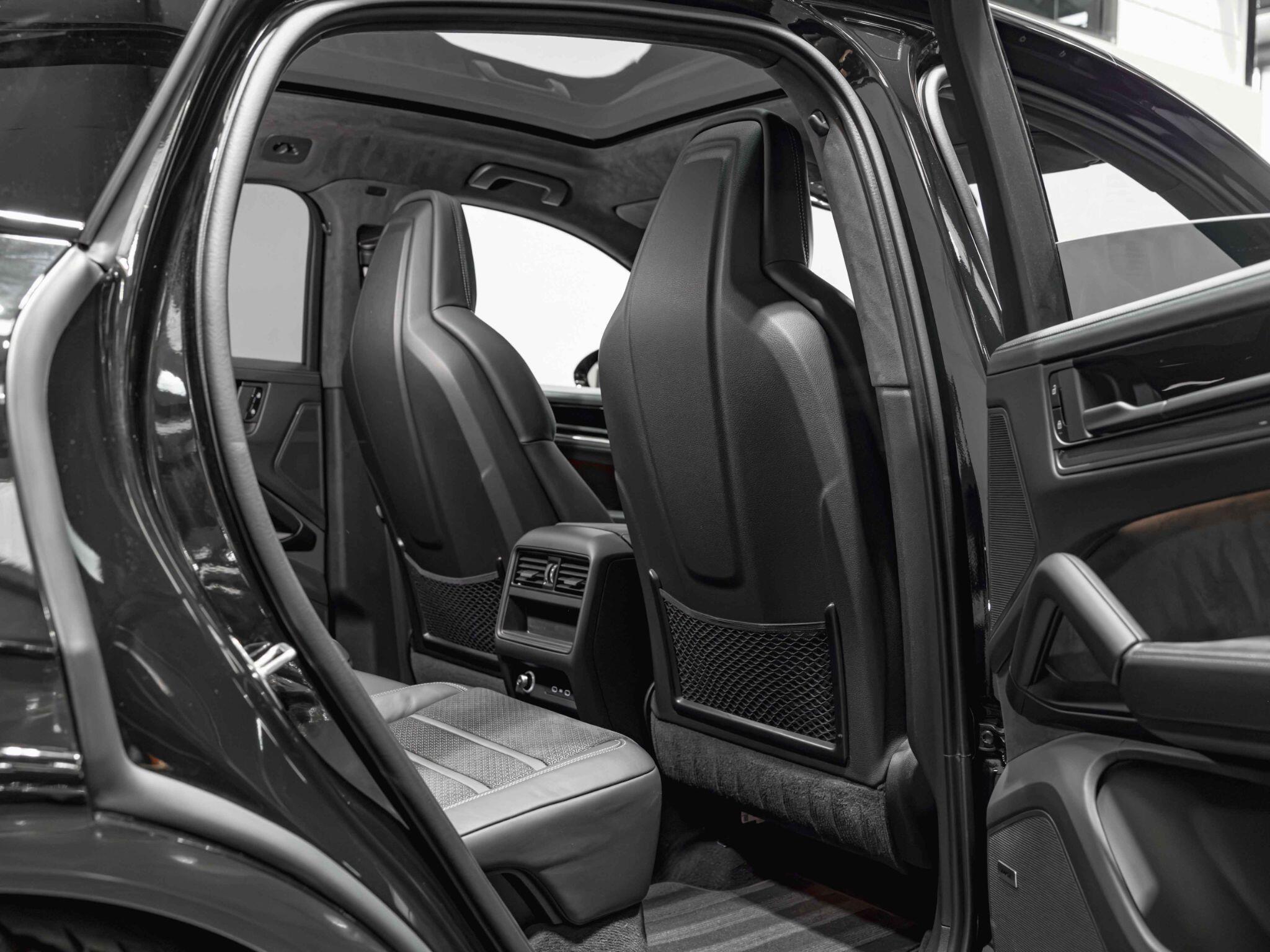 Porsche Cayenne view 26