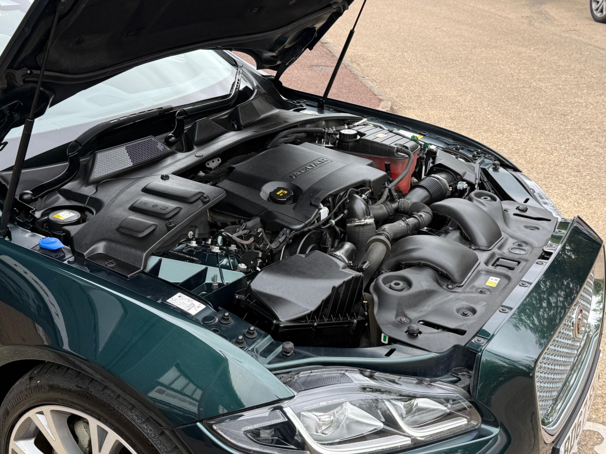 Jaguar XJ view 18