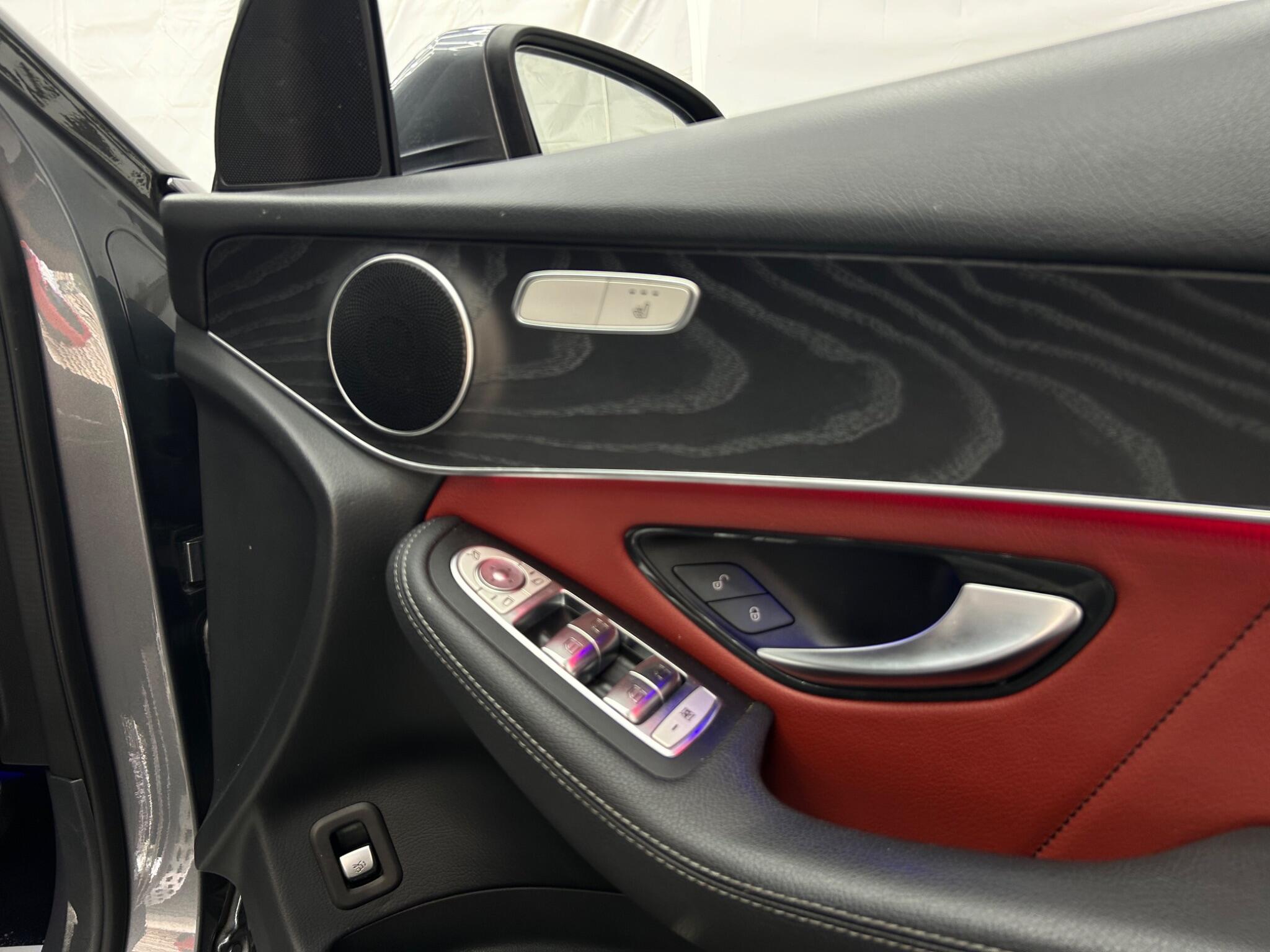 Mercedes-Benz GLC view 29