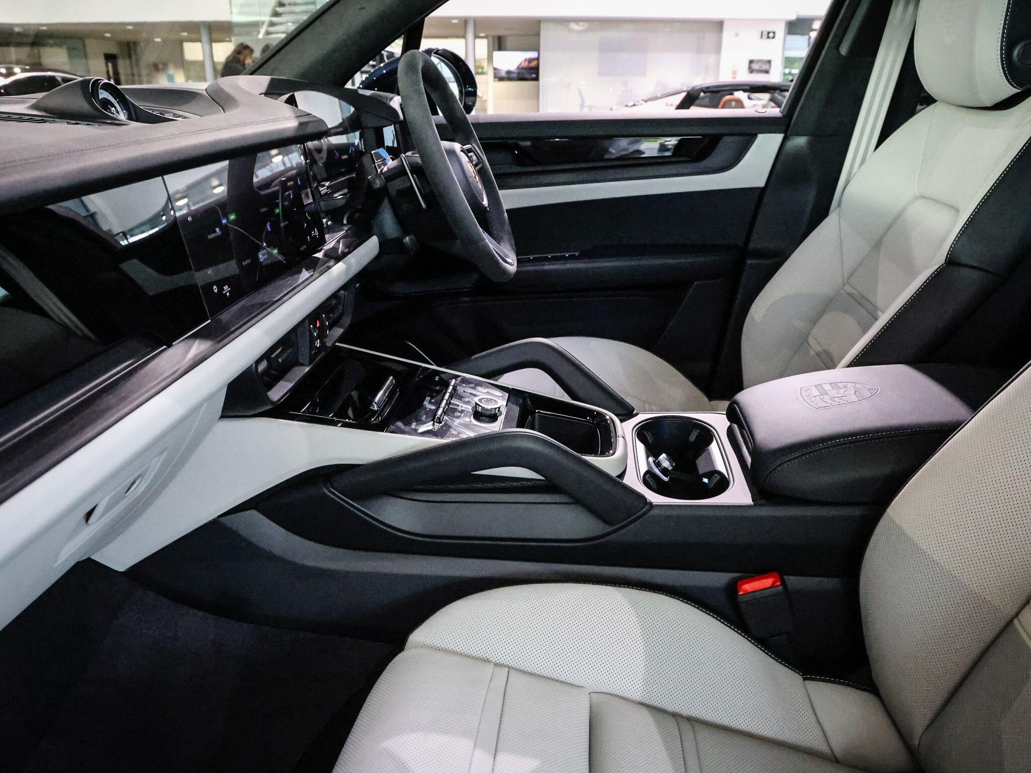 Porsche Cayenne view 20