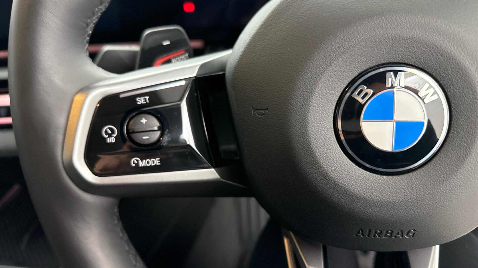 BMW 5 Series view 17