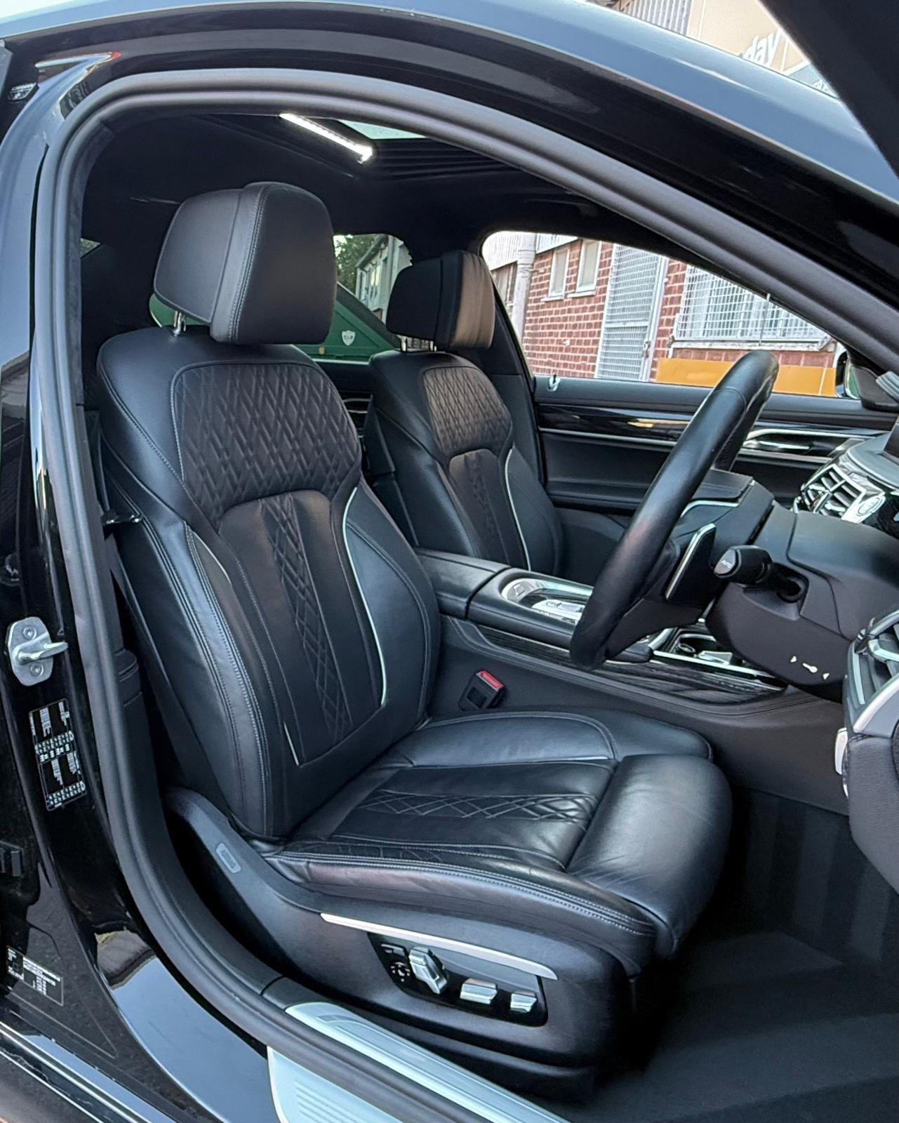 BMW 7 Series view 32