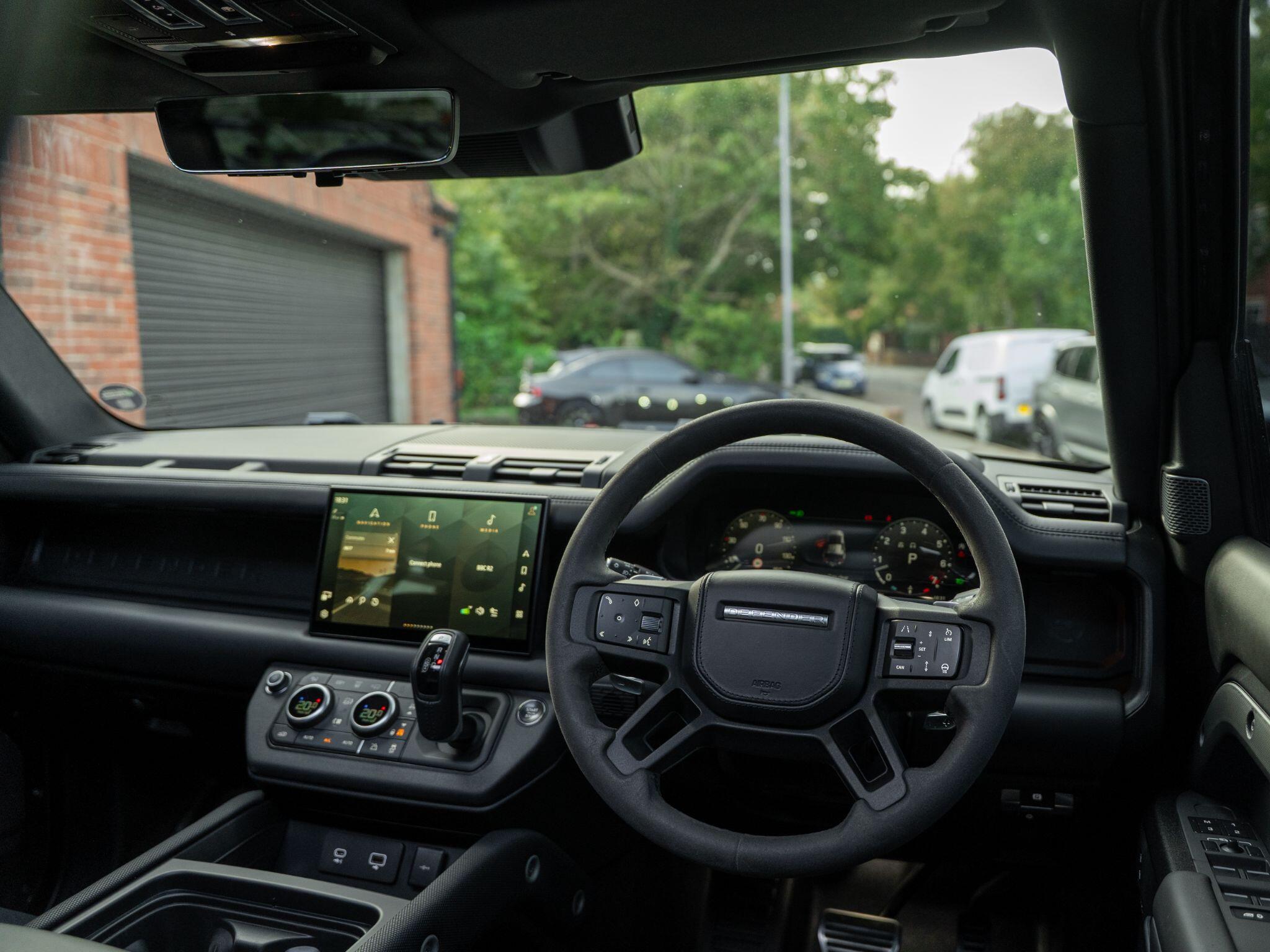 Land Rover Defender view 41