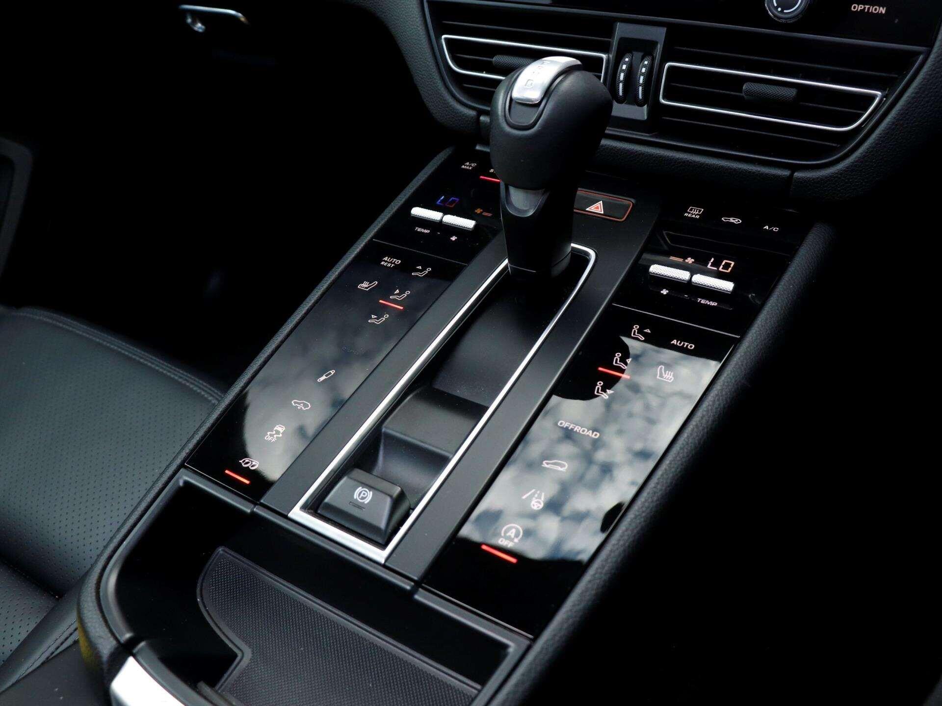 Porsche Macan view 17