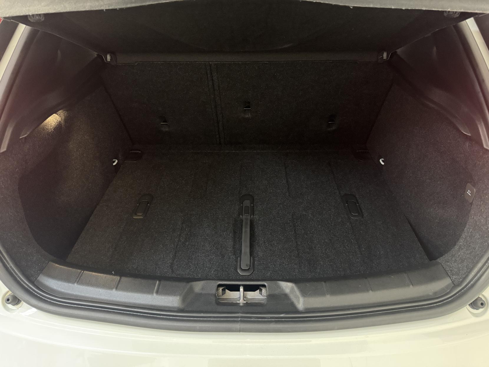 Volvo V40 view 73