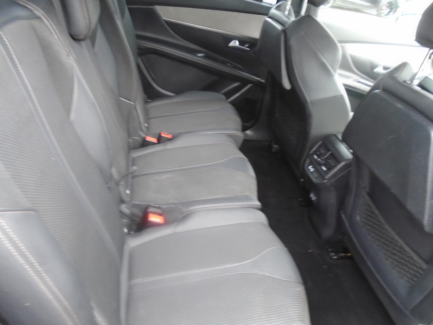 Peugeot 5008 view 9
