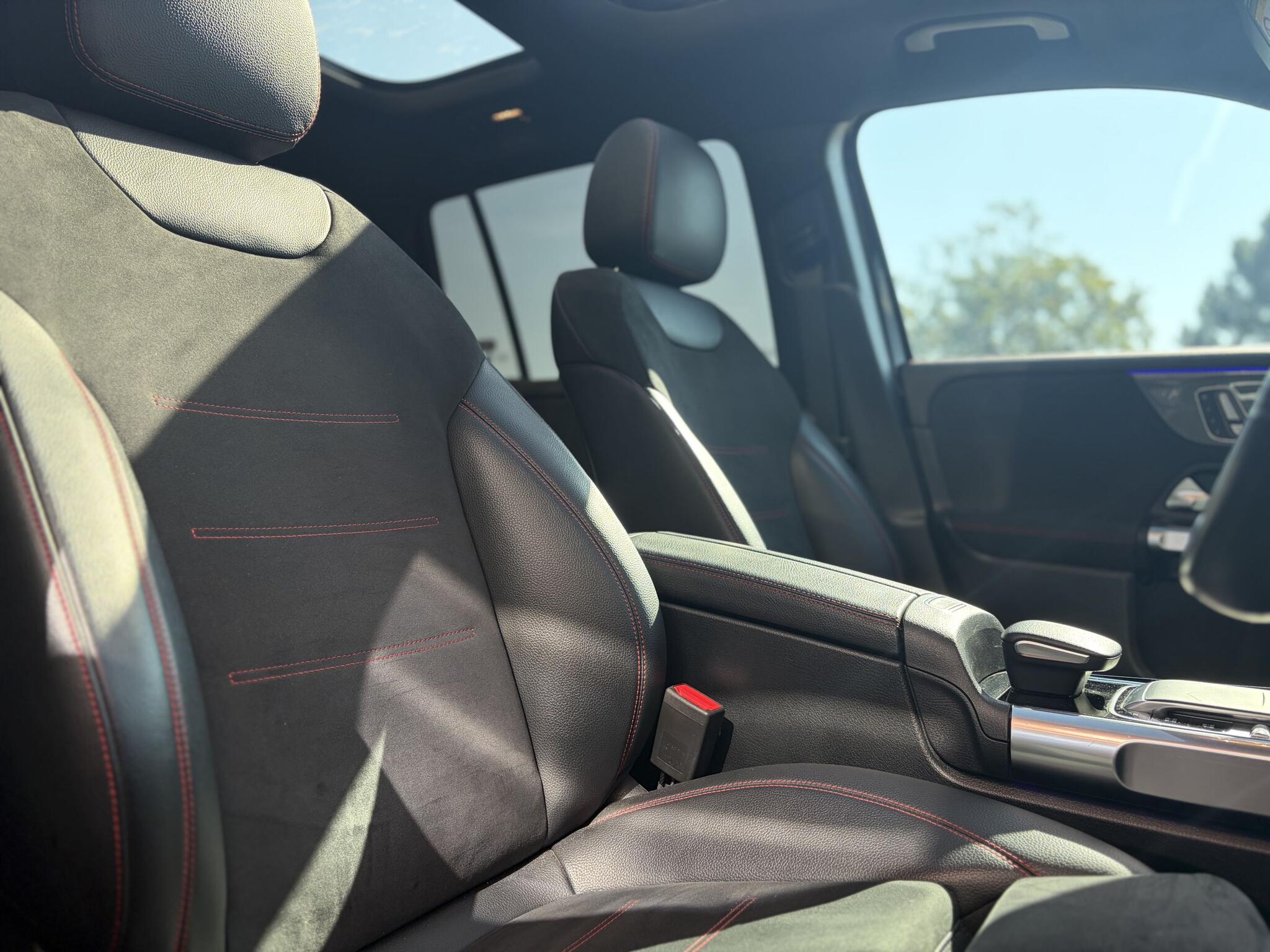 Mercedes-Benz GLB view 14