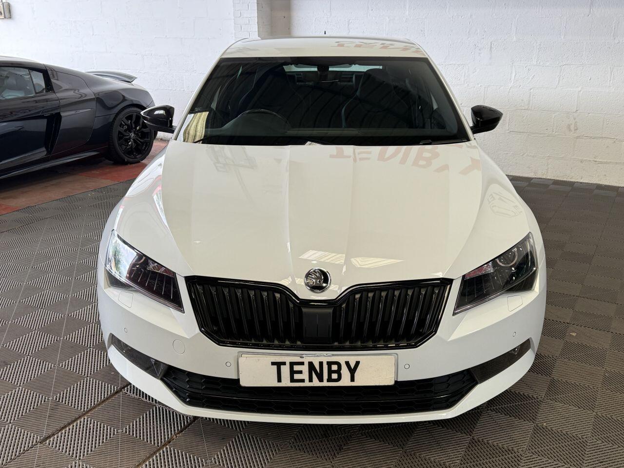 Skoda Superb view 4