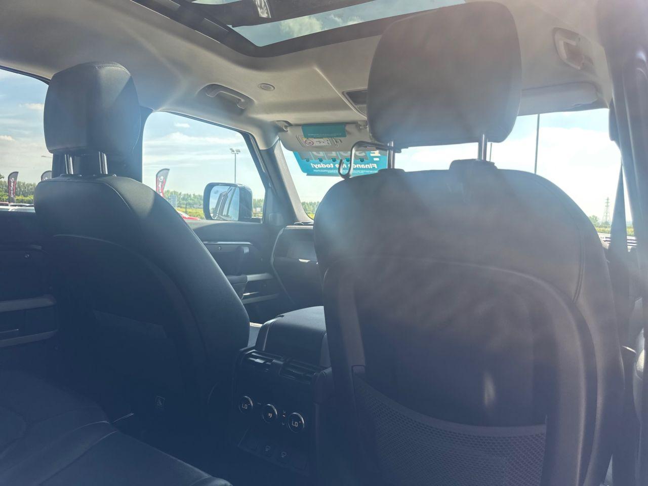 Land Rover Defender view 19