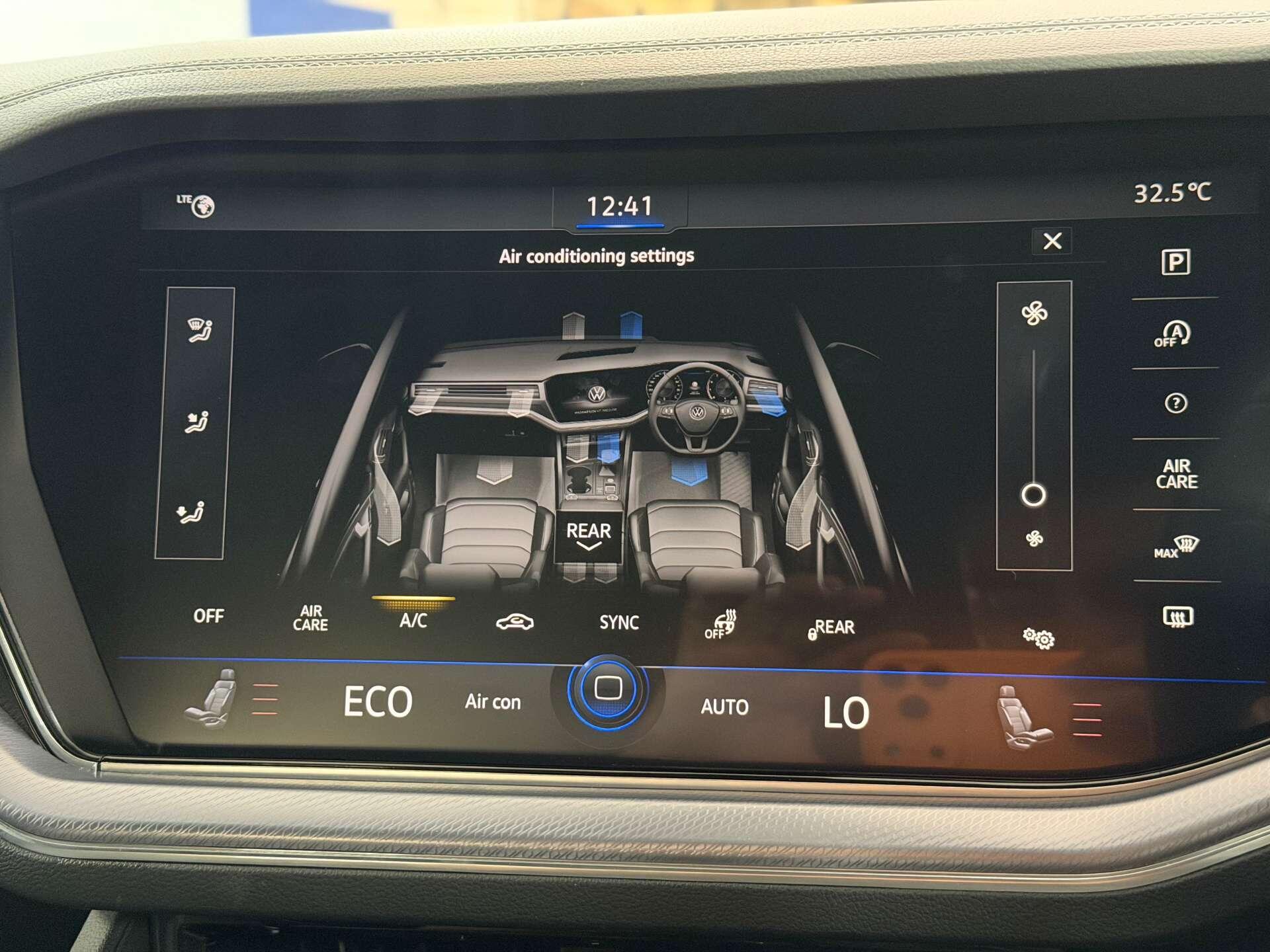 Volkswagen Touareg view 40