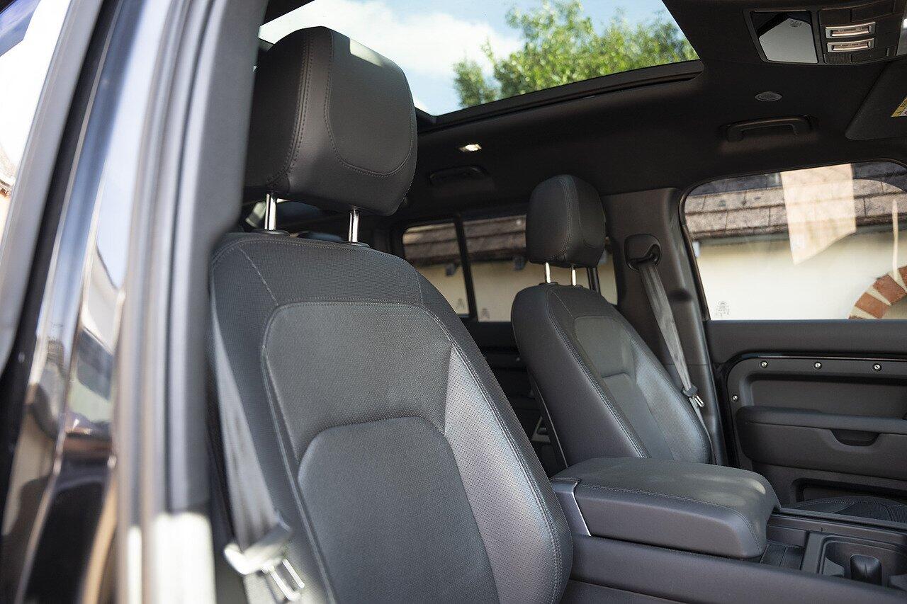 Land Rover Defender view 9
