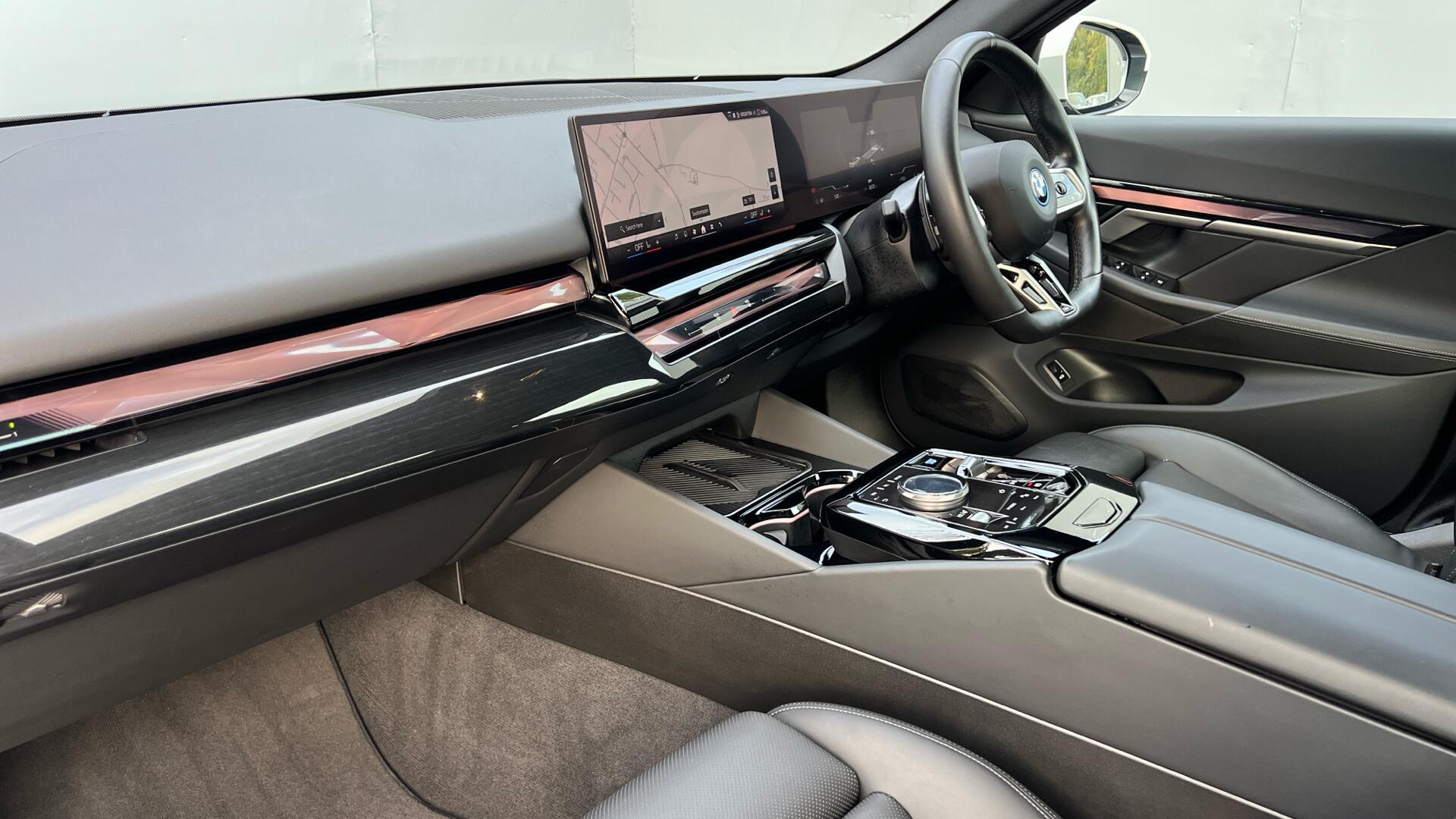 BMW i5 view 8