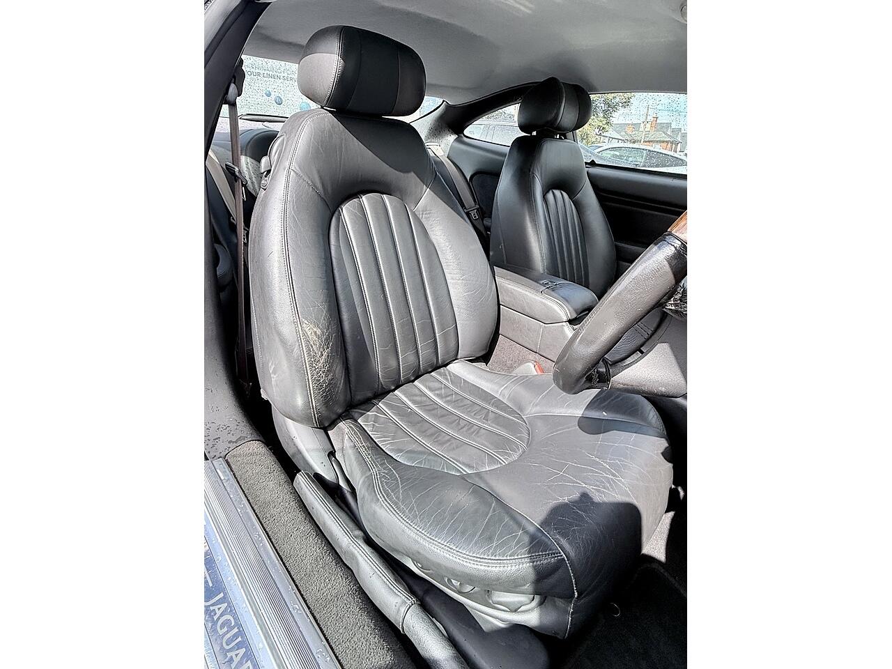 Jaguar XK8 view 21