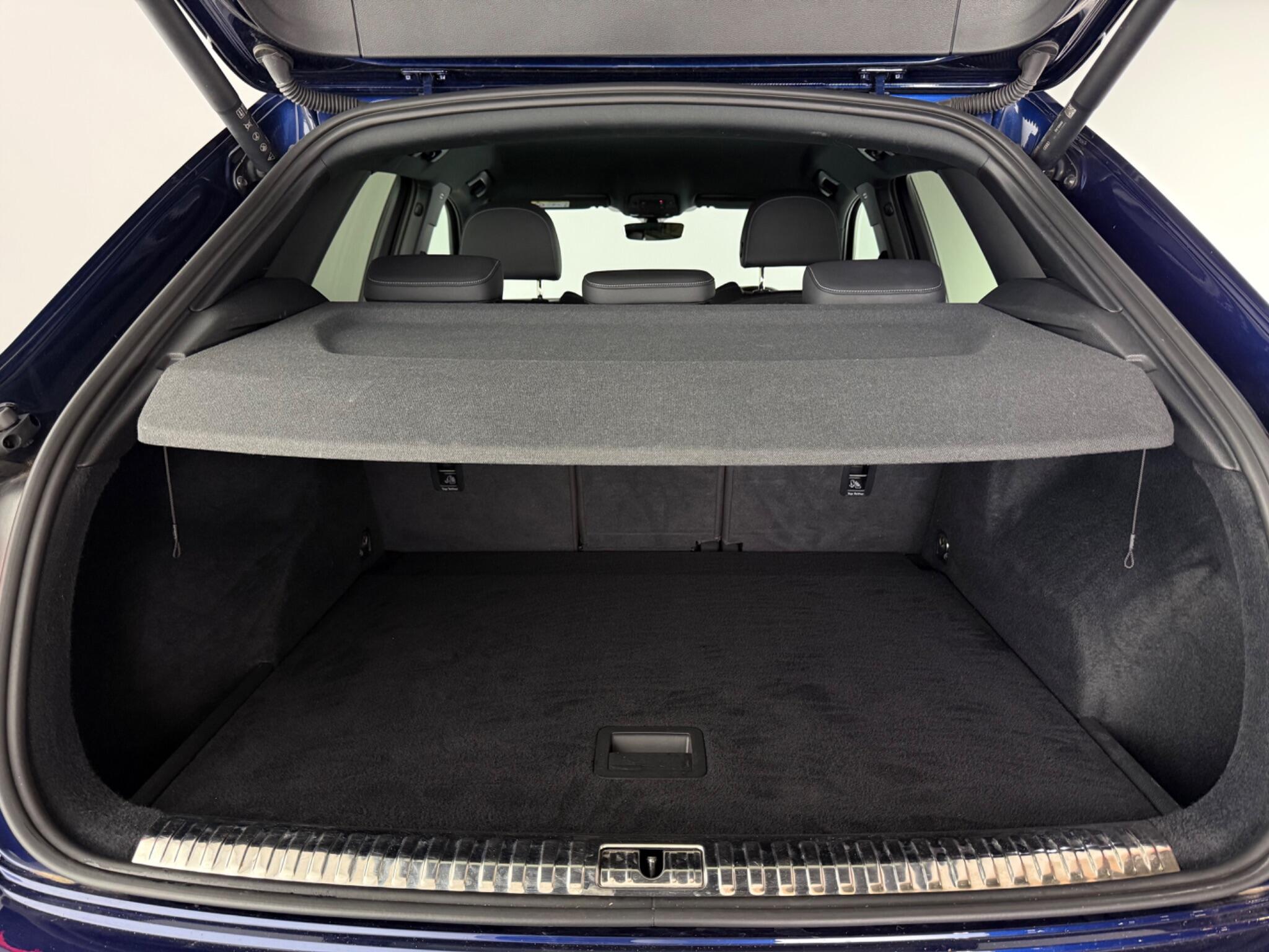 Audi Q3 view 10