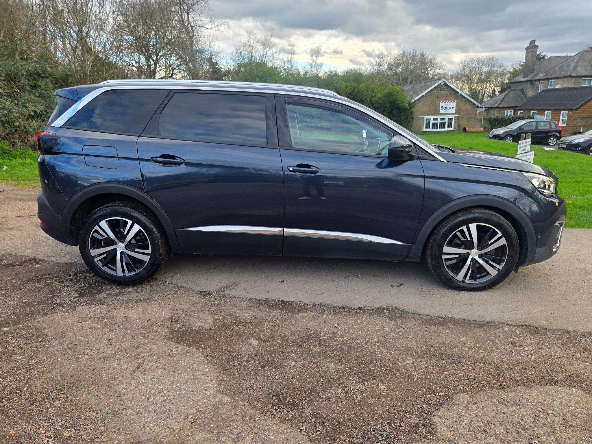 Peugeot 5008 view 11