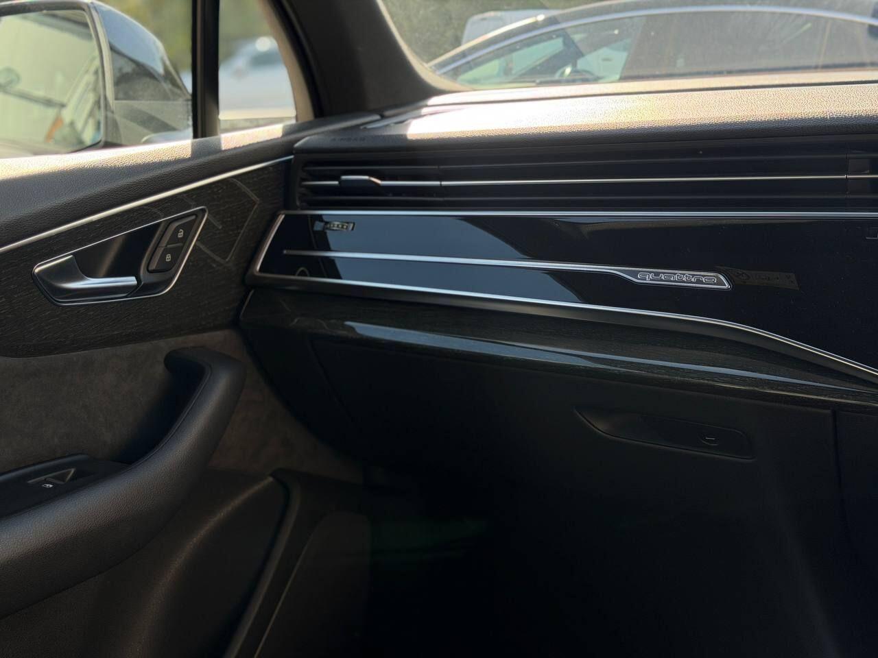Audi Q7 view 23