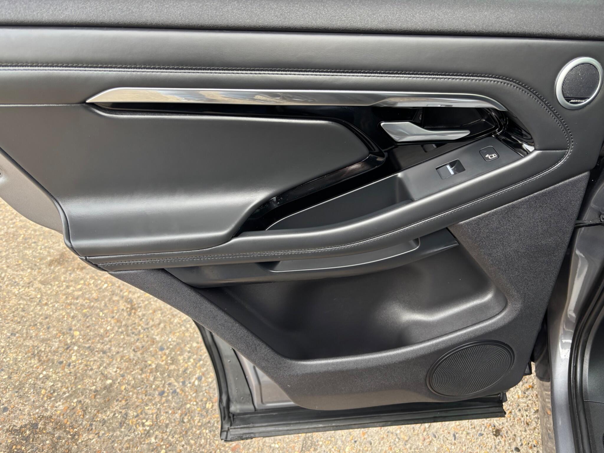 Land Rover Range Rover Evoque view 26