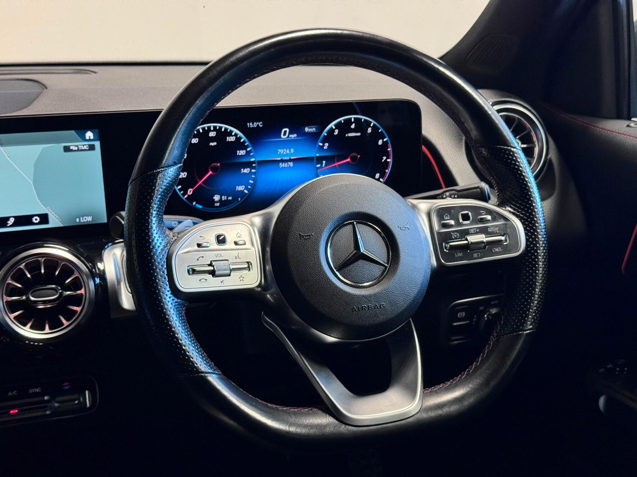 Mercedes-Benz GLB view 28