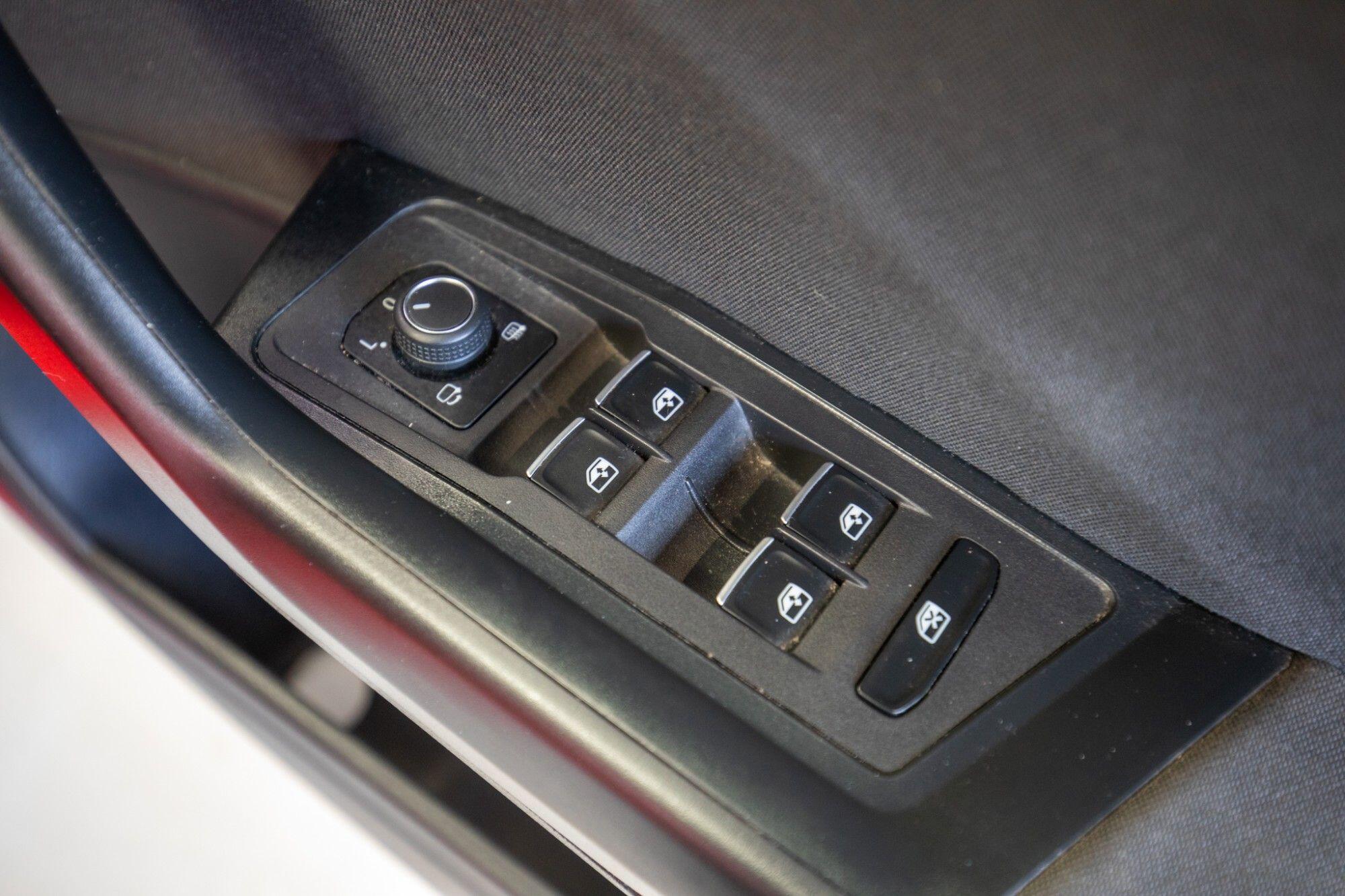 Volkswagen T-Roc view 13