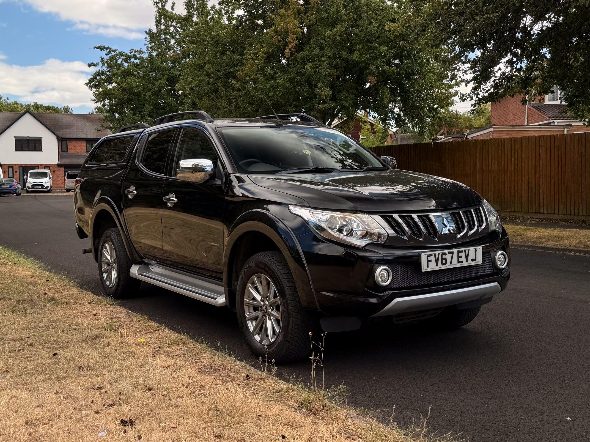 Mitsubishi L200 view 3