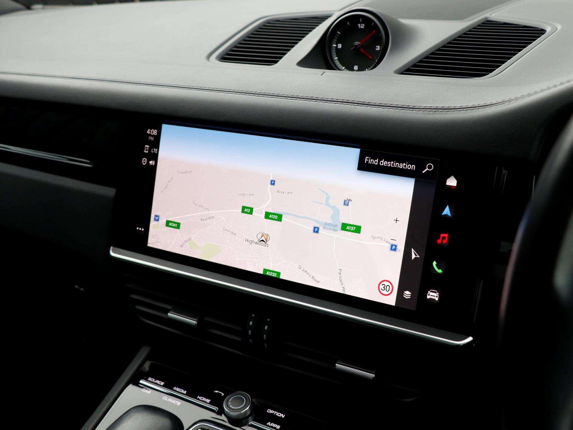 Porsche Cayenne view 15