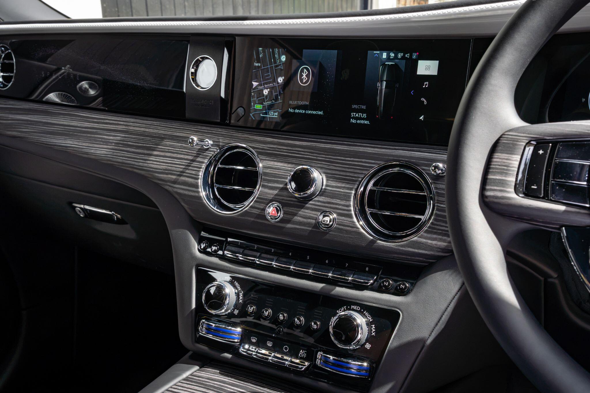 Rolls-Royce Spectre view 37