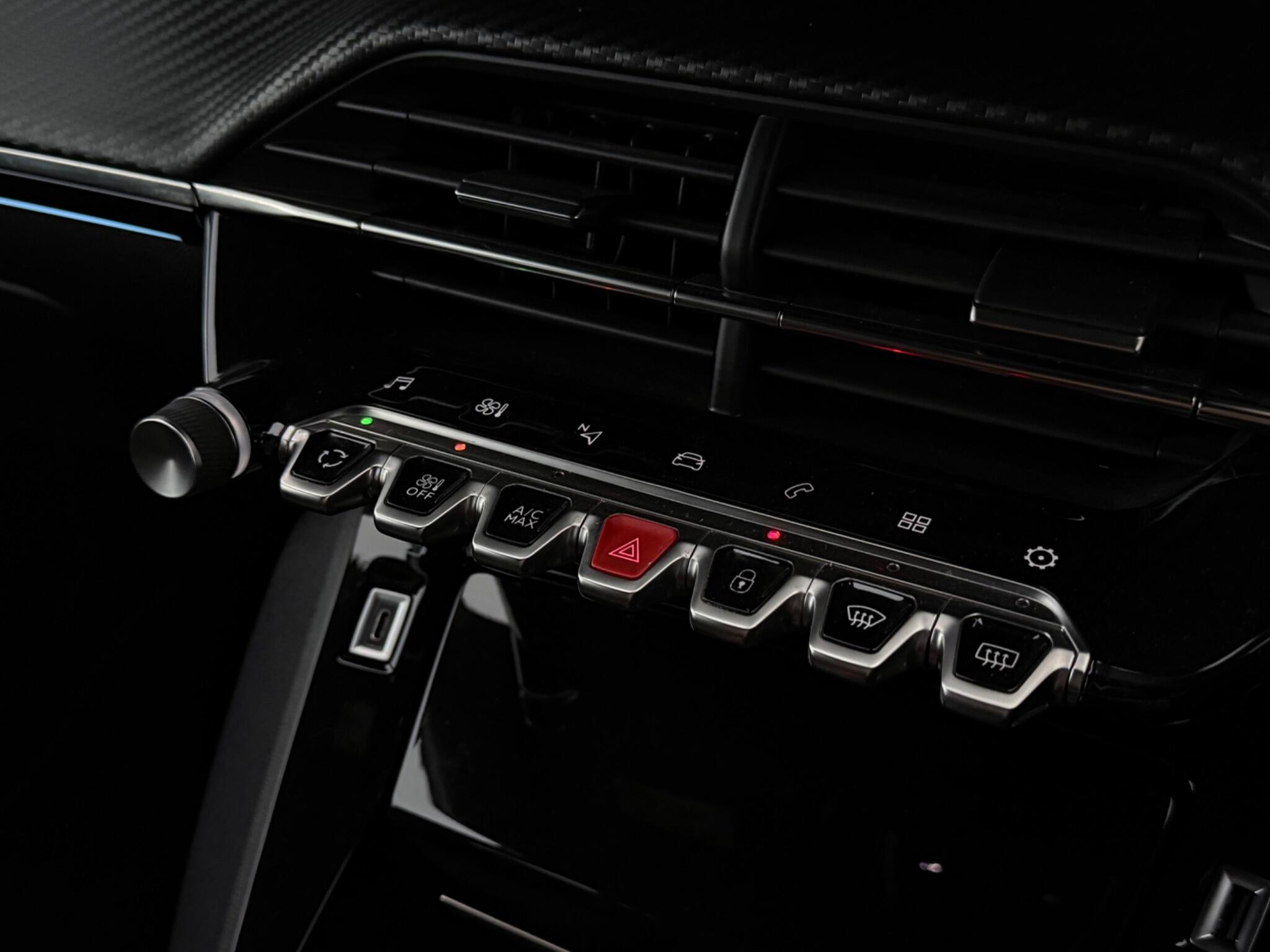 Peugeot 208 view 17