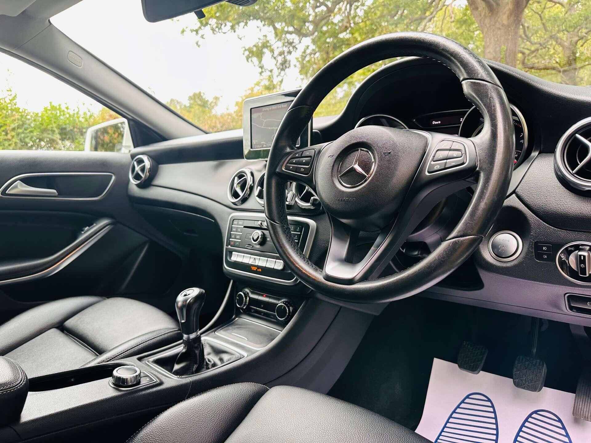 Mercedes-Benz Gla view 16