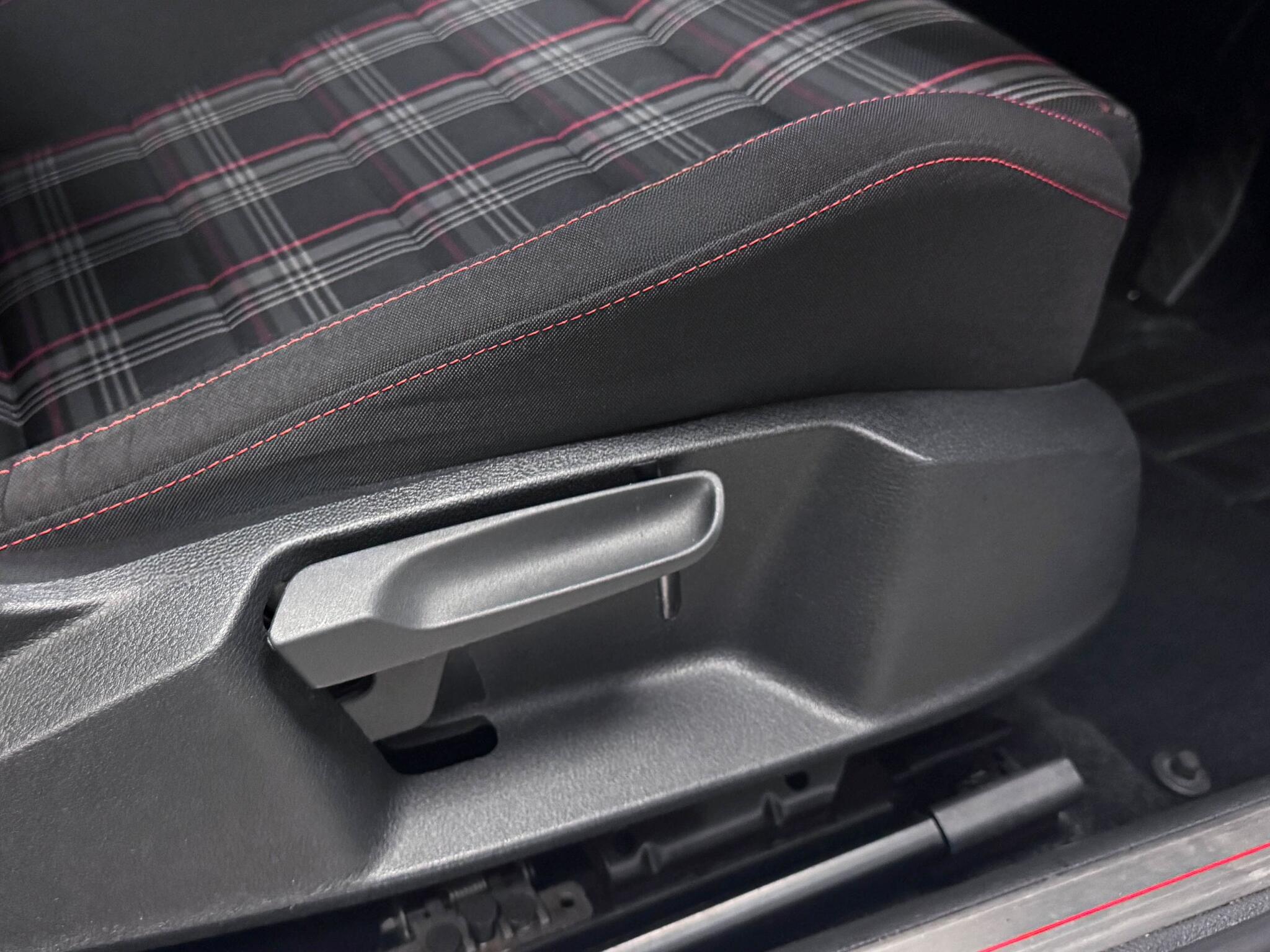 Volkswagen Golf view 13