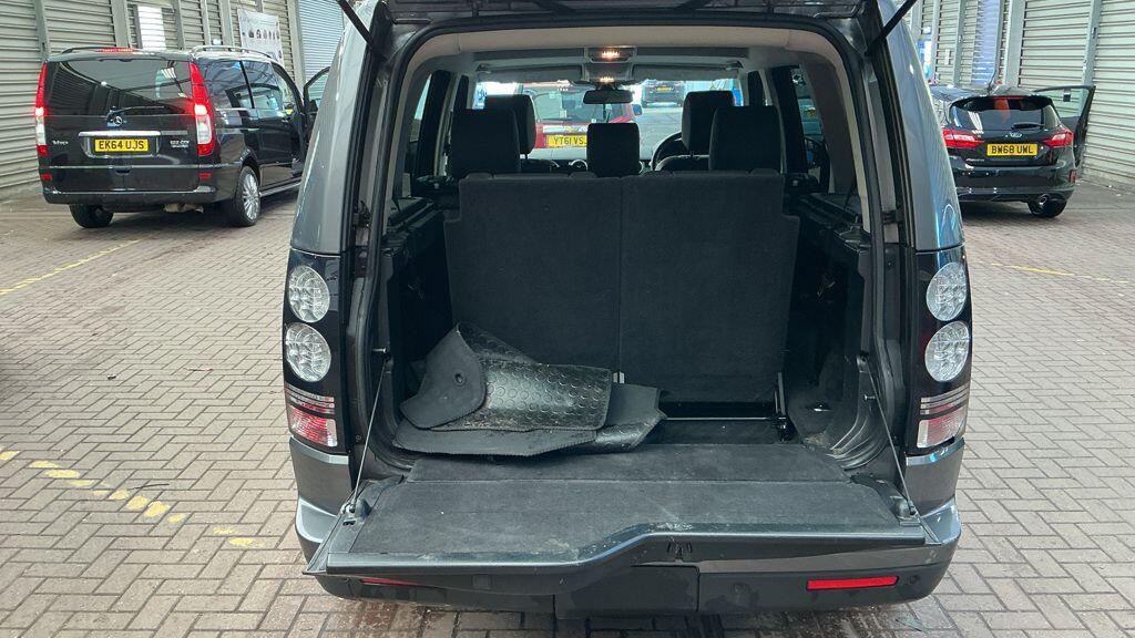 Land Rover Discovery 4 view 11