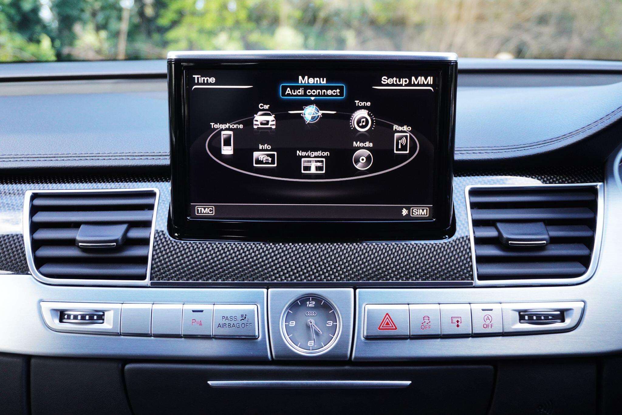 Audi S8 view 25