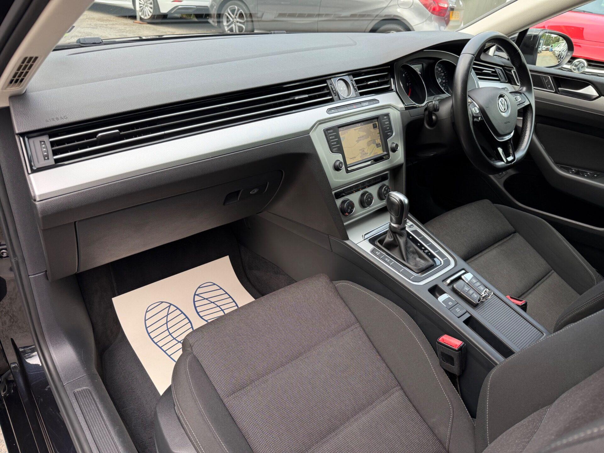 Volkswagen Passat view 24